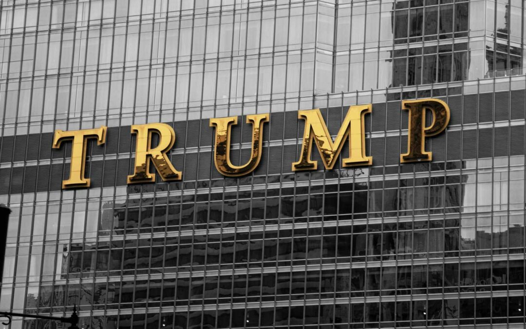 Der Mann, der seinen Namen in die Welt meißeln will